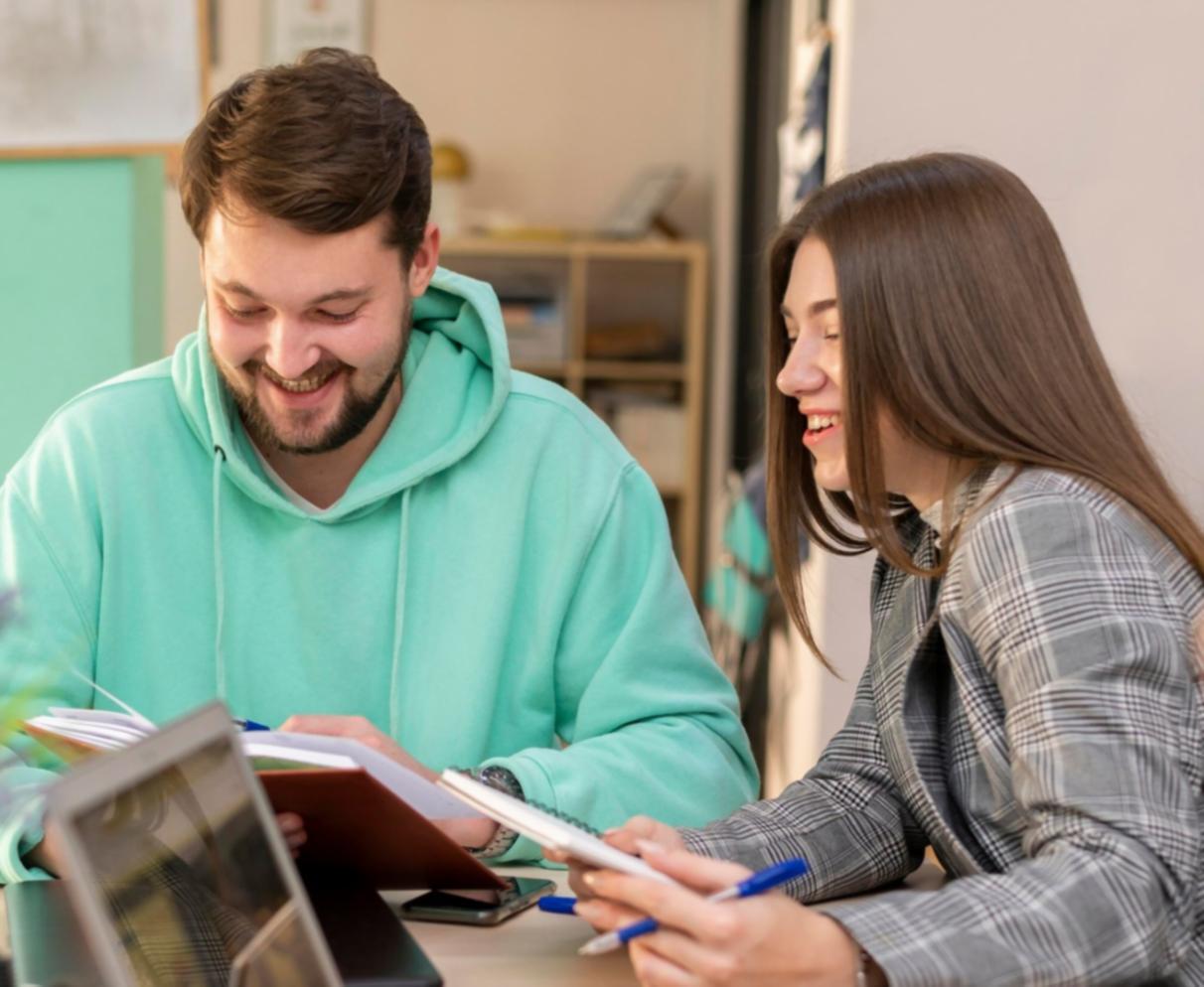 Formation financière en action avec participants engagés